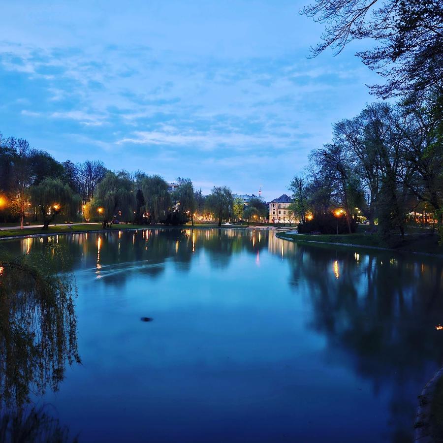 Apartament Central Park キェルツェ エクステリア 写真