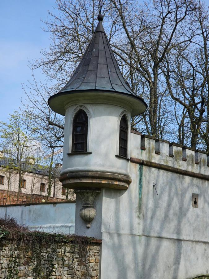 Apartament Central Park キェルツェ エクステリア 写真